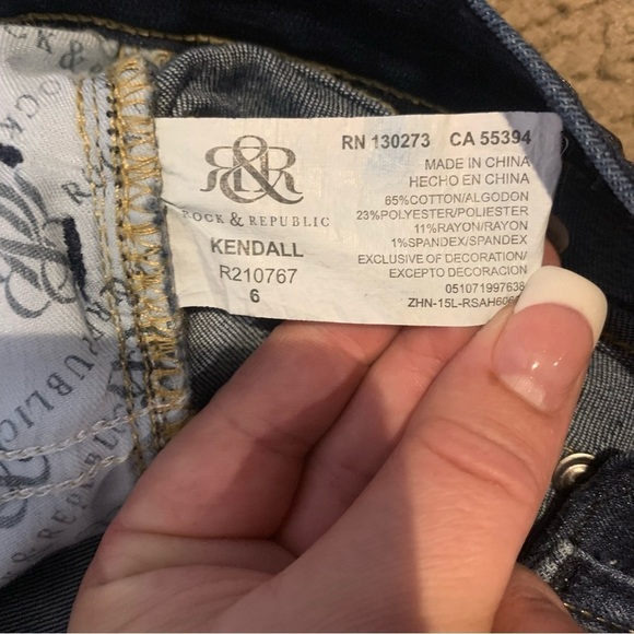 ROCK & REPUBLIC Kendall Cropped Dark Wash Jeans size 6 - Picture 5 of 7